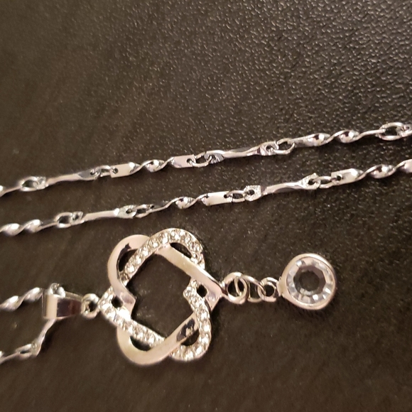 Interlocking Heart Necklace - Picture 4 of 8